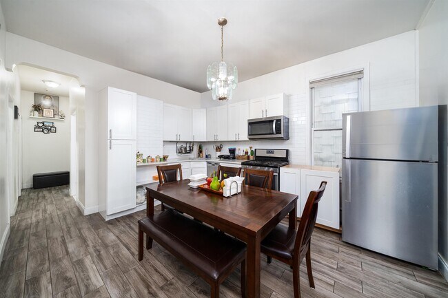 Building Photo - 332 New York Ave