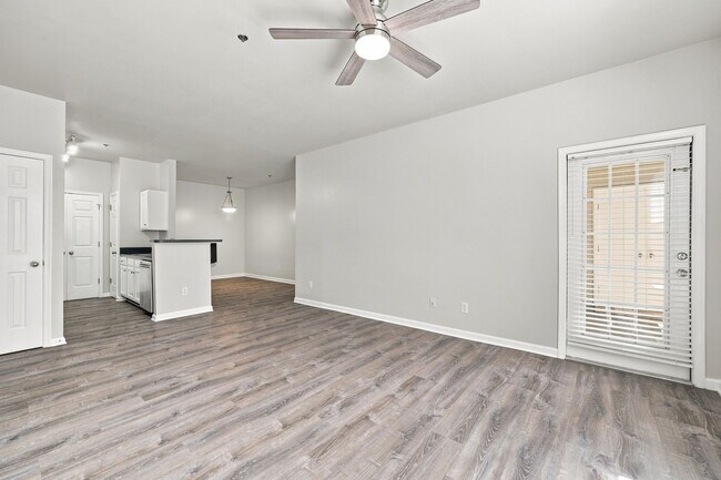 Foto del edificio - 270 Riverbend Dr