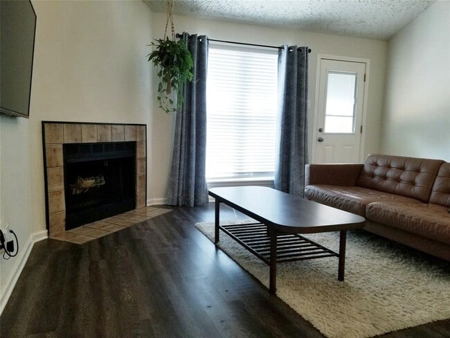 Building Photo - 3727 Westheimer Pl Dr