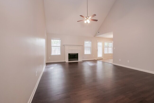 Foto del edificio - 204 Coldsprings Ct