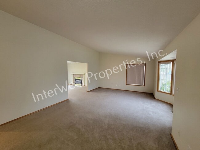 Foto del edificio - Tigard 3 Bd 2ba Ranch Style Home on Flag L...