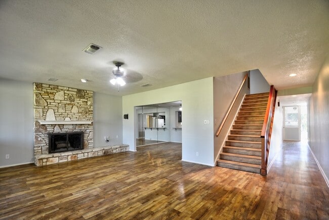 Building Photo - 701 Oakland Hills Ln