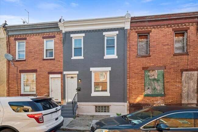 Building Photo - Newly Renovated 2 Bedroom Home! 3 full bat...