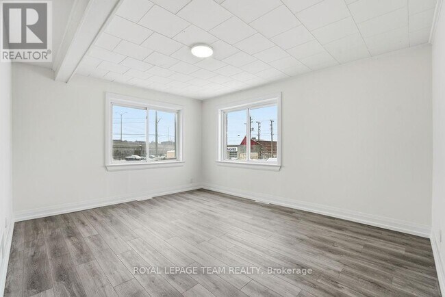 Photo du bâtiment - 874 Clyde Ave