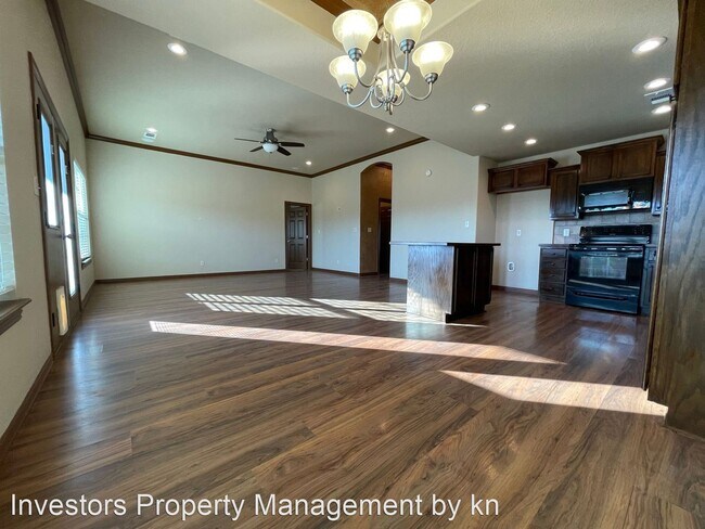 Building Photo - 3 br, 2 bath House - 707 Black Creek Lane