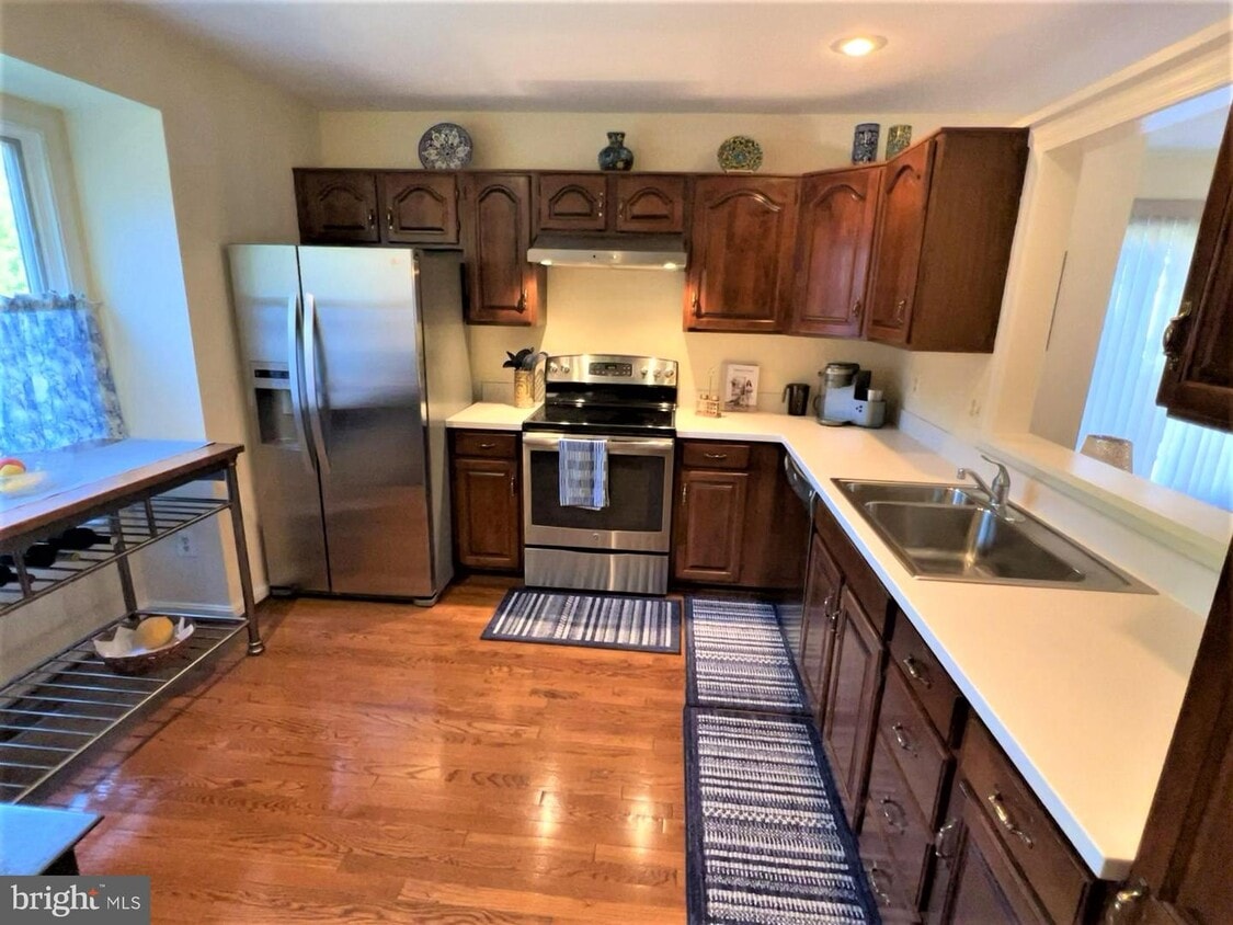 4030 Lake Glen Rd, Fairfax, VA 22033 Townhome Rentals in Fairfax VA