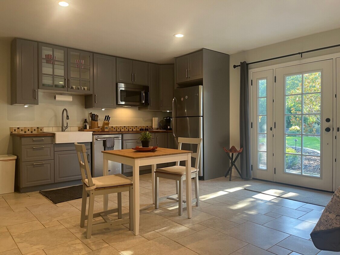 Foto principal - 660 Lilac Ln
