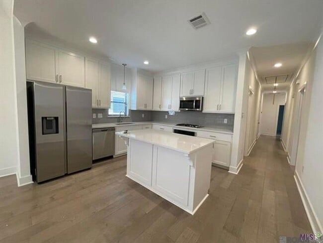 Building Photo - 9905 Stone Water Dr