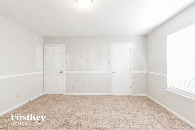 Building Photo - 6633 Sonesta Dr