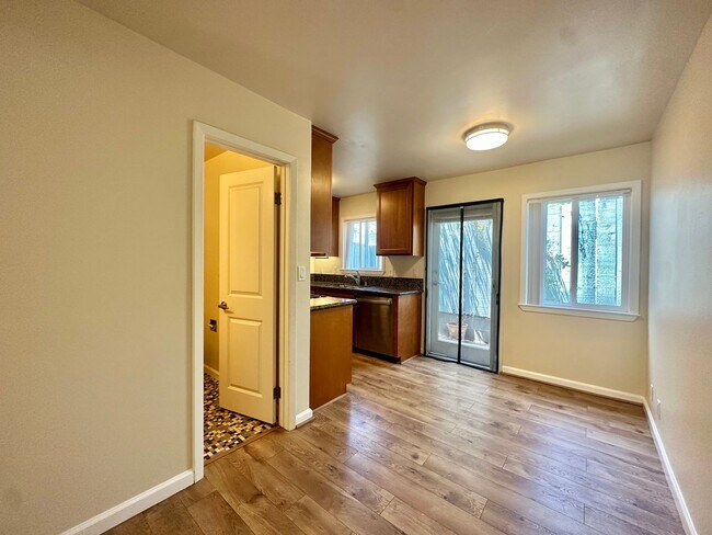 Building Photo - Beautifully Renovated Multi-Level Living C...