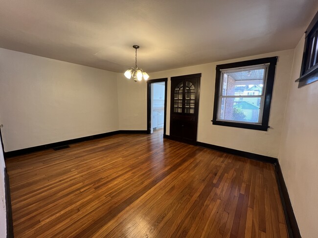 Living Room - 1864 Jancey St