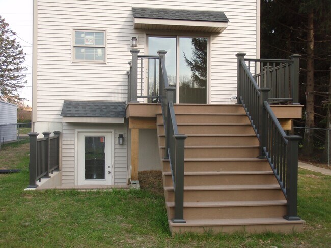 Foto del edificio - 1796 Newport Ave
