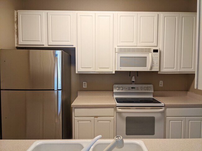 Foto del edificio - 588 Brantley Terrace