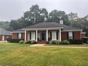 Building Photo - 10380 Hunters Ridge Dr N