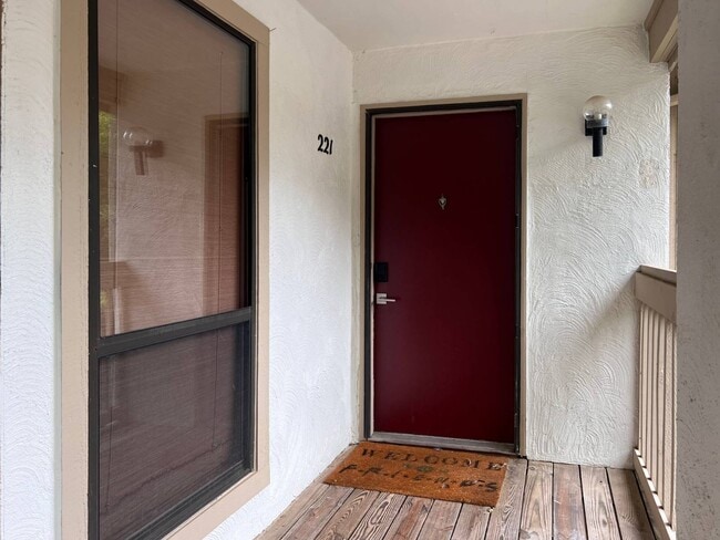 Foto del edificio - 221 New Kent Pl