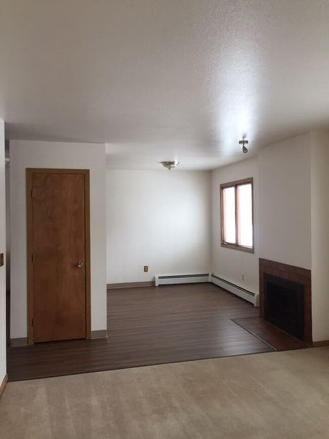 Foto del edificio - Great Sunny upstairs 2bed with washer&dryer