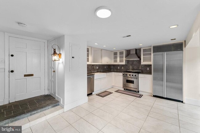 Foto del edificio - 3341 Dent Pl NW