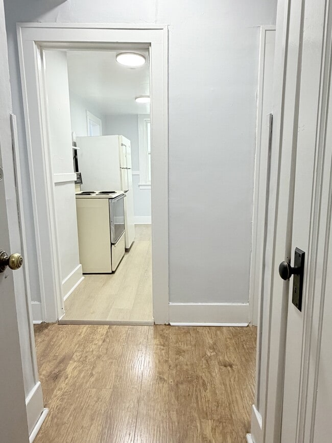 Building Photo - 524 Pitt St W