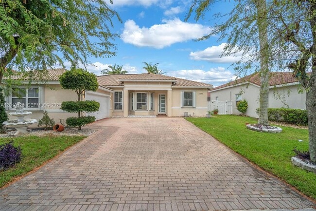 Foto del edificio - 5374 SW 33rd Ave