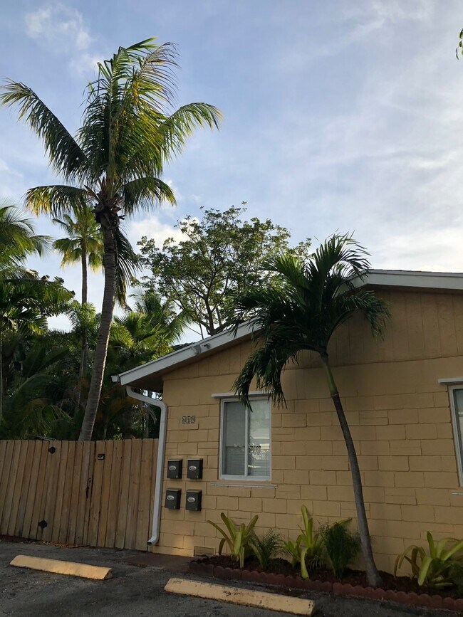 Frente del edificio - 619 SW 14th Ave