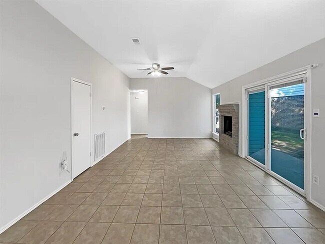 Foto del edificio - 22937 Sherioaks Ln