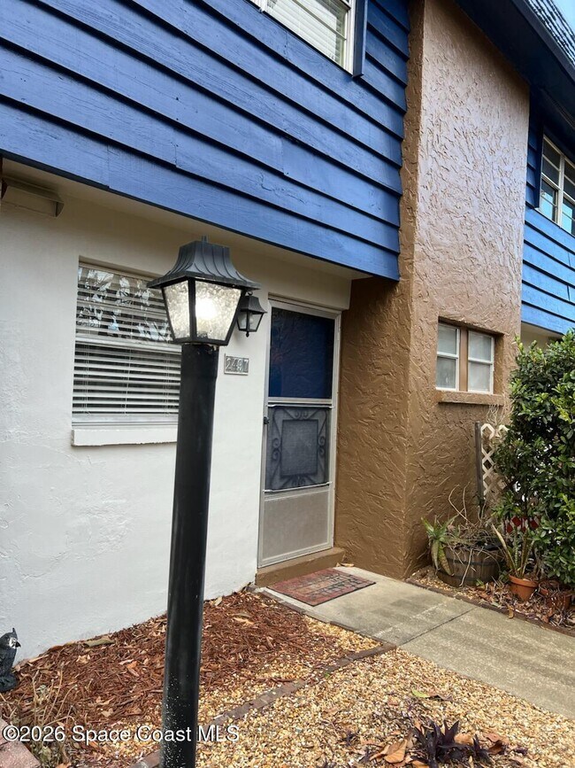 Building Photo - 2497 Country Club Dr