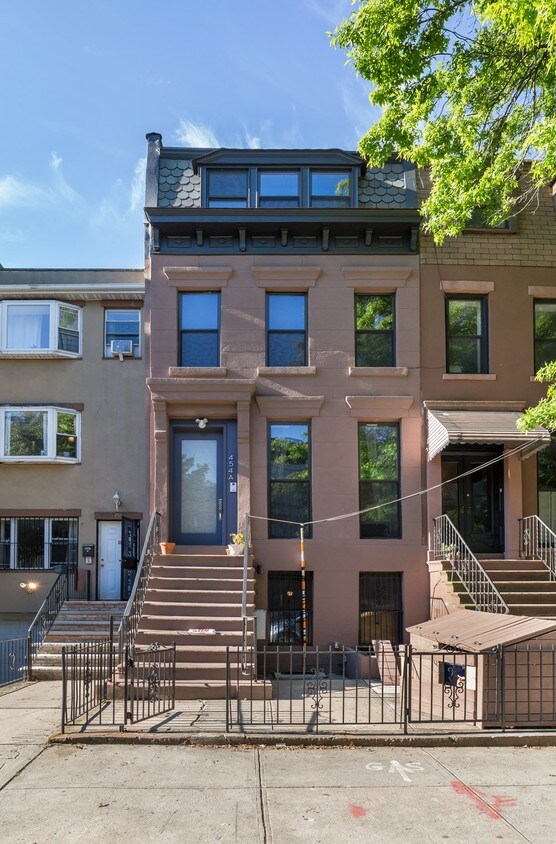 Foto del edificio - 454A Jefferson Ave