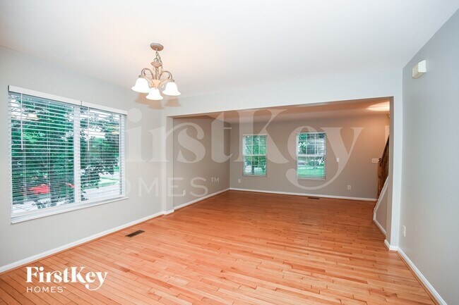 Foto del edificio - 6176 Fox Run Ln