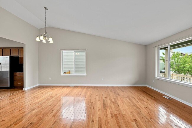 Foto del edificio - Bright & Spacious 4 Bedroom Home in Yelm f...