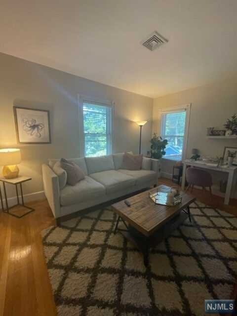 Foto del edificio - 149 Woodside Ave