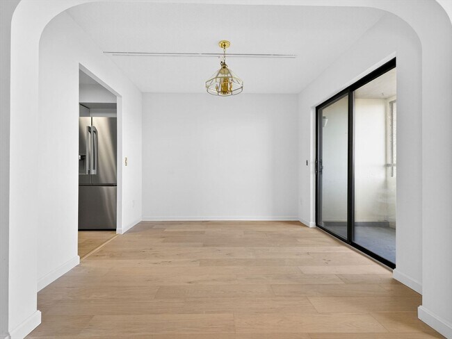 Foto del edificio - 250 Hammond Pond Pkwy