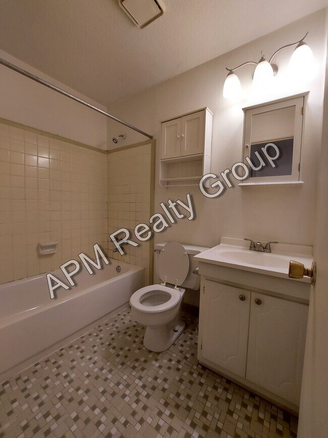 Building Photo - Rosewood condo