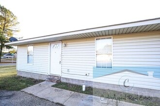 Building Photo - 1700 Pineview St