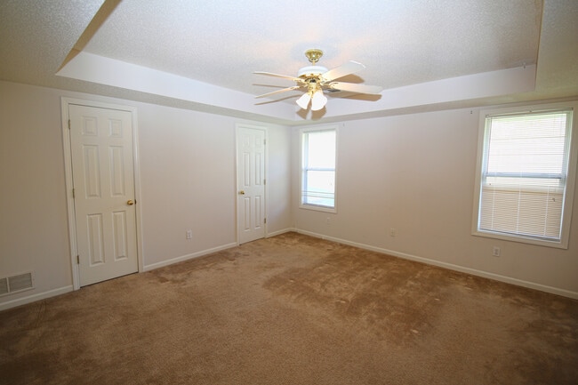 Building Photo - 407 SW Hoke Ln