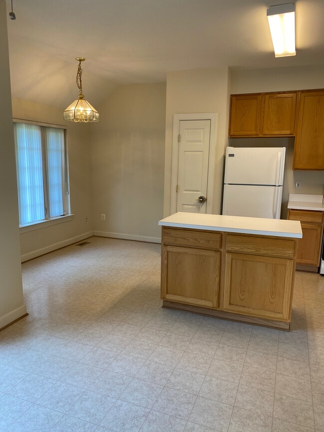 Building Photo - 14236 Madrigal Dr