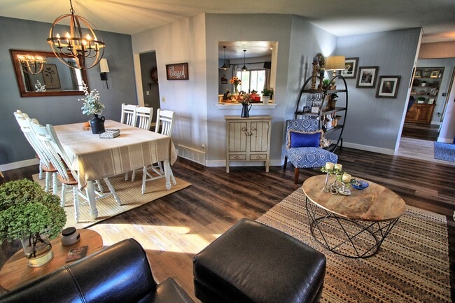 Building Photo - 12049 W Grange Ave