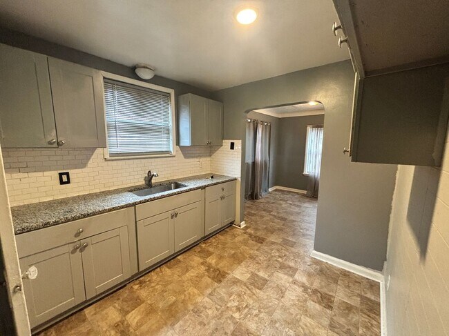 Foto del edificio - 15596 Eastwood St