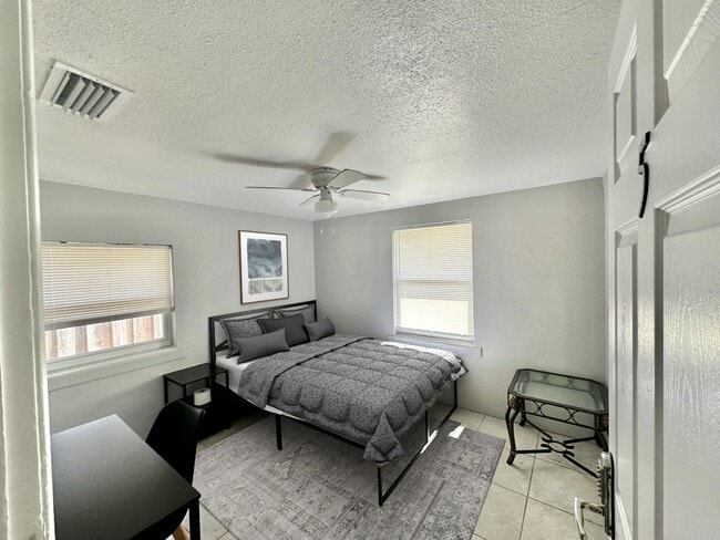 Foto del edificio - 4567 50th Ave N