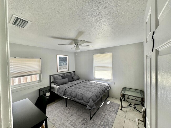 Foto del edificio - 4567 50th Ave N
