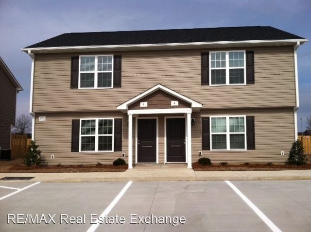 Primary Photo - 3703-3709 Hillcrest Dr