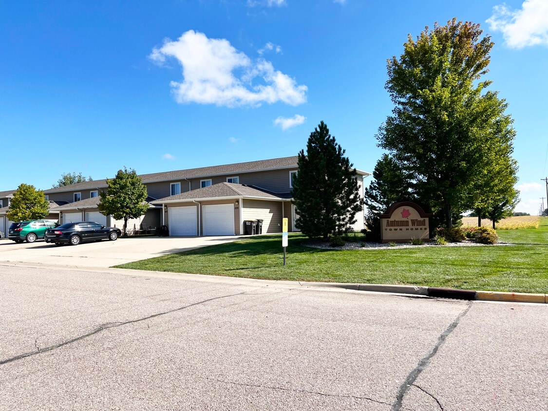 Primary Photo - Autumn Wind Townhomes