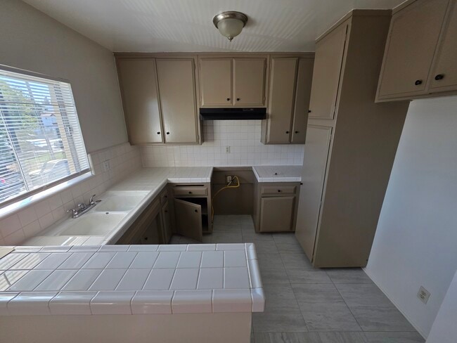 Building Photo - The Cloister Apartments