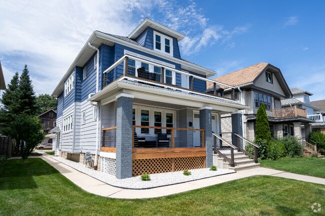 Building Photo - 3263 S Kinnickinnic Ave