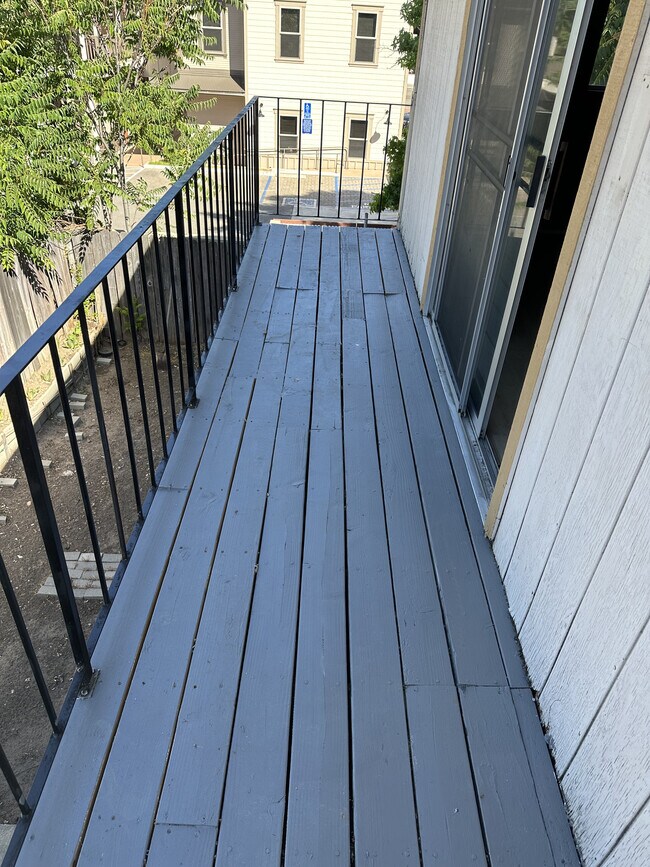 Balcony pic 1 - 407 Crocker St