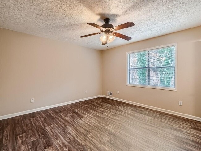 Building Photo - 3735 Somerset Dr SW