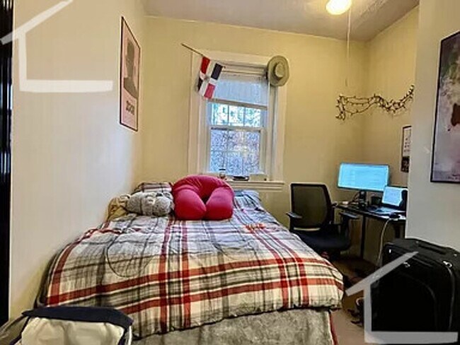 Foto del edificio - Spacious Unit, In-Unit Washer and Dryer, P...