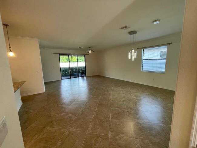 Foto del edificio - 19344 Bluff Dr