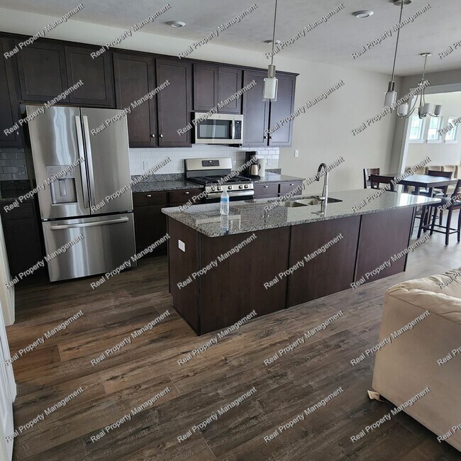 Building Photo - New Maintenance Free 2 Bedroom Home