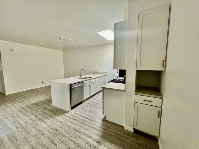 Foto del edificio - 4540 Ingraham St