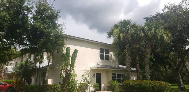 Building Photo - 2700 Creekside Dr